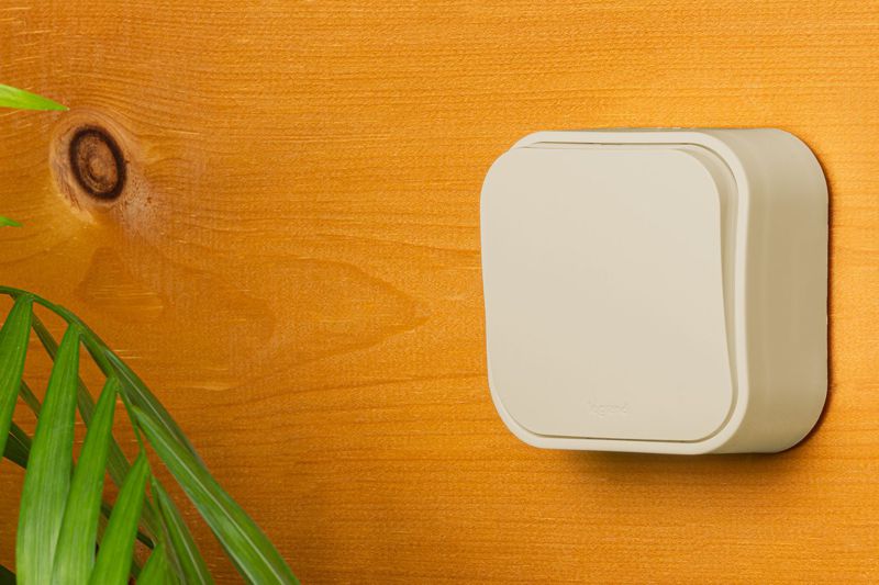  Выключатель 1-кл. ОП Quteo 10А IP20 10AX сл. кость IEK 782230 фото в каталоге от BTSprom.by