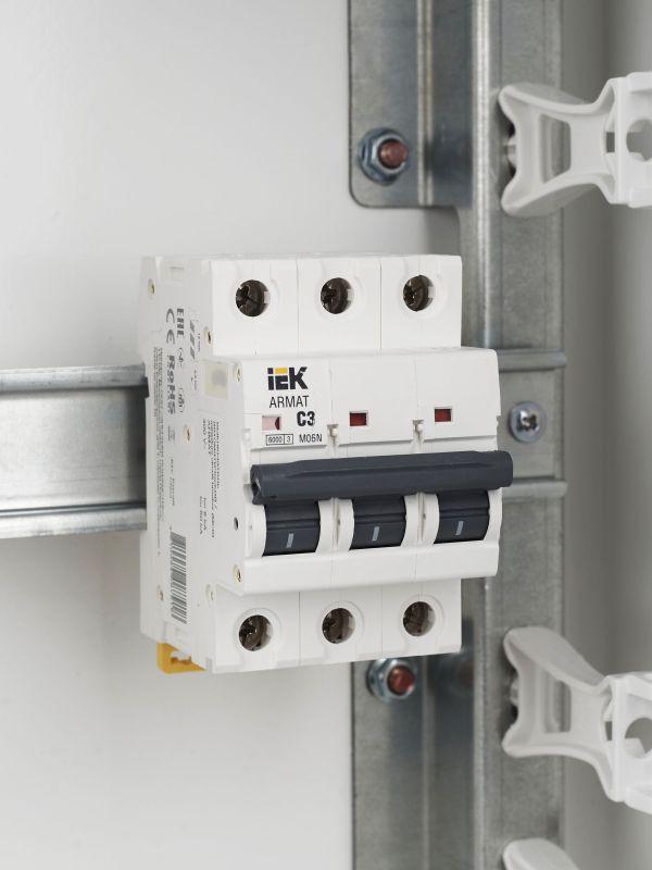  Выключатель автоматический модульный 3п C 3А M06N ARMAT IEK AR-M06N-3-C003 фото в каталоге от BTSprom.by