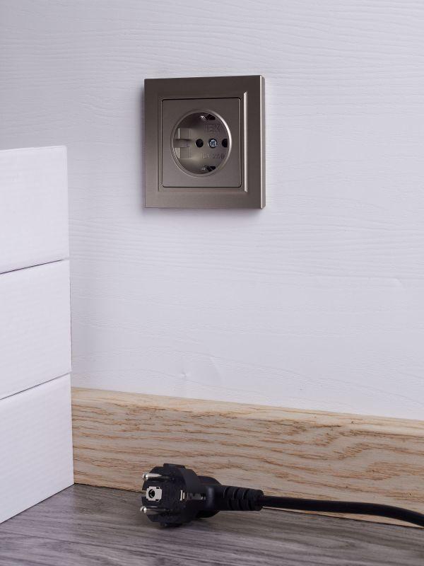  Розетка СП BRITE РСР14-1-0-БрШ 16А в сборе с заземл. защ. шторки шампань IEK BR-R14-16-K37-F фото в каталоге от BTSprom.by