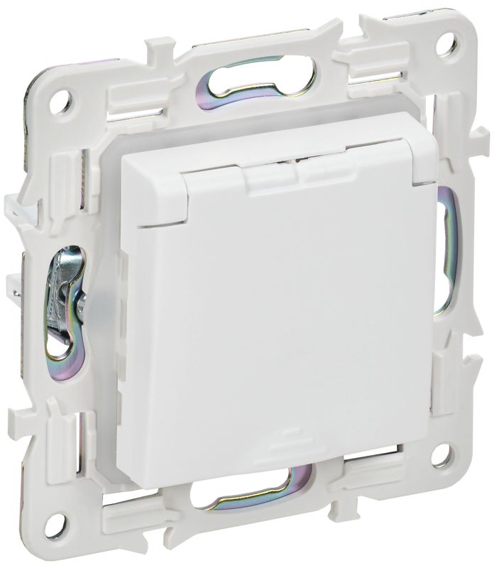 розетка 1-м skandy 16а ip44 с заземл. защ. шторки с крышкой sk-r11w арктич. бел. iek sk-r16-16-44-k01 от BTSprom.by