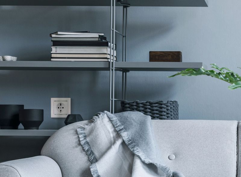  Розетка 1-м СП Valena 16А IP21 с заземл. на винтах механизм бел. IEK 774420 фото в каталоге от BTSprom.by