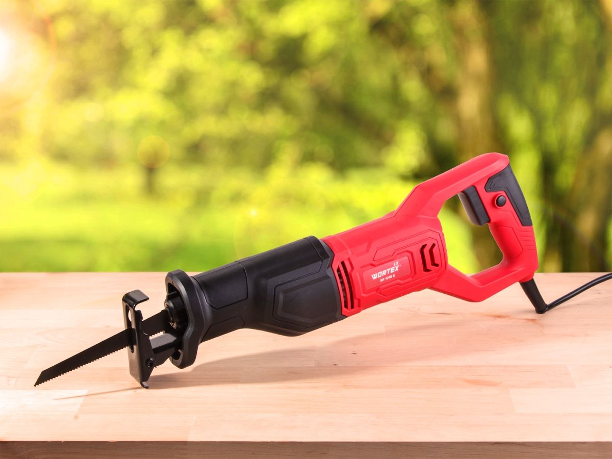  Сабельная пила WORTEX LX SR 1018 E в кор. +1 пильное полотно, 710 Вт, дер. 115 мм, ход 20 мм, рег.об 1326521 фото в каталоге от BTSprom.by