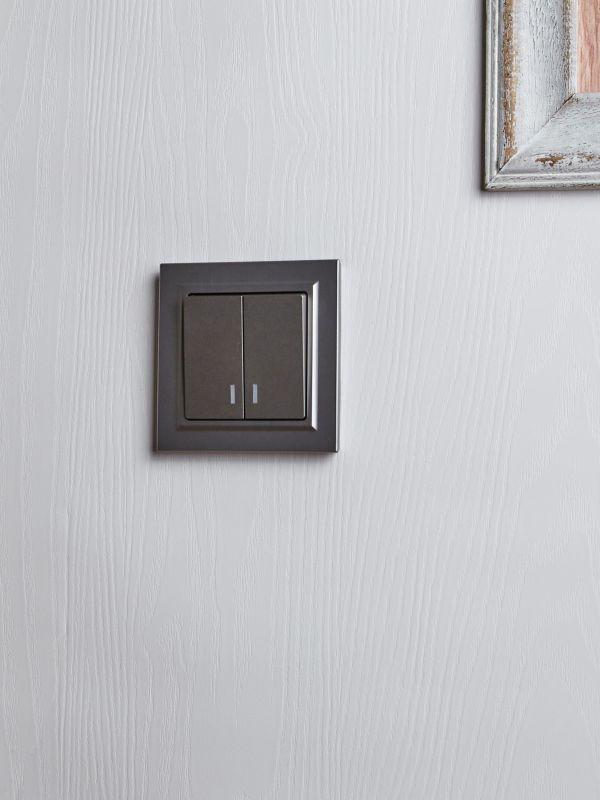  Выключатель 2-кл. СП BRITE ВС10-2-1-БрС 10А с индик. механизм сталь IEK BR-V20-1-10-K46 фото в каталоге от BTSprom.by