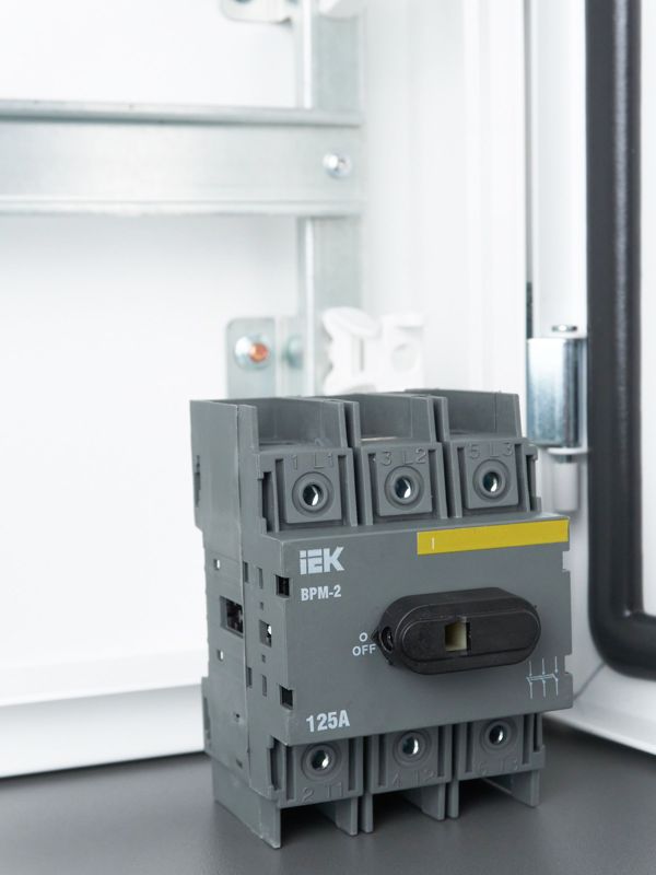  Выключатель-разъединитель модульный 3п 125А ВРМ-2 KARAT IEK MVR20-3-125 фото в каталоге от BTSprom.by