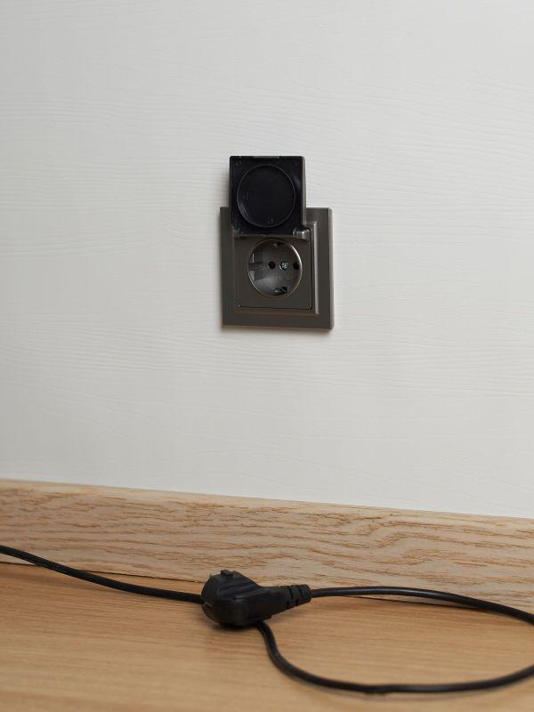  Розетка BRITE РСбш10-3-БрС 16А IP20 с заземл. защ. шторки с крышкой механизм сталь IEK BR-R16-16-K46 фото в каталоге от BTSprom.by