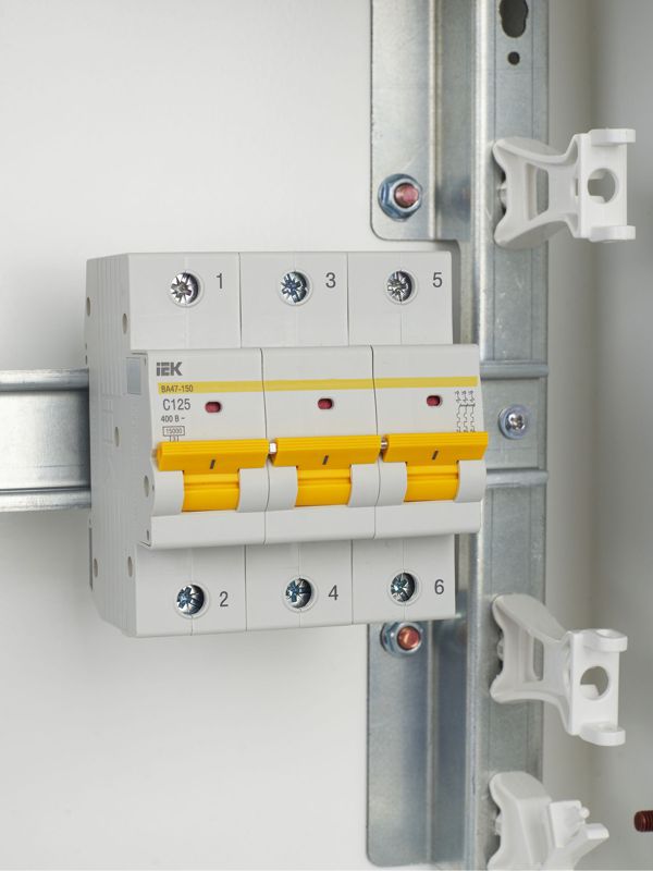 Выключатель автоматический модульный 3п C 125А 15кА ВА47-150 KARAT IEK MVA50-3-125-C фото в каталоге от BTSprom.by