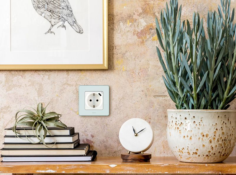  Розетка 1-м СП Inspiria 16А IP20 250В 2P+E немецк. стандарт с заряд. устройством USB тип C 1.5А 5В механизм бел. IEK 673770 фото в каталоге от BTSprom.by