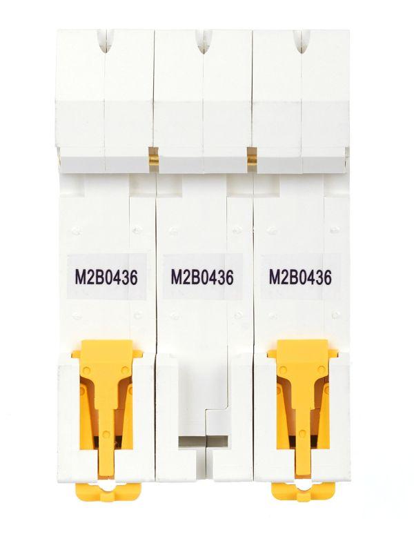  Выключатель автоматический модульный 3п B 4А M06N ARMAT IEK AR-M06N-3-B004 фото в каталоге от BTSprom.by