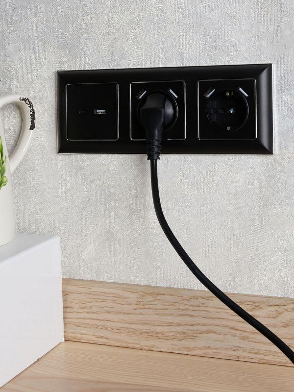  Рамка 3-м BRITE РУ-3-Бр хром/черн. IEK BR-M32-12-2-K23 фото в каталоге от BTSprom.by