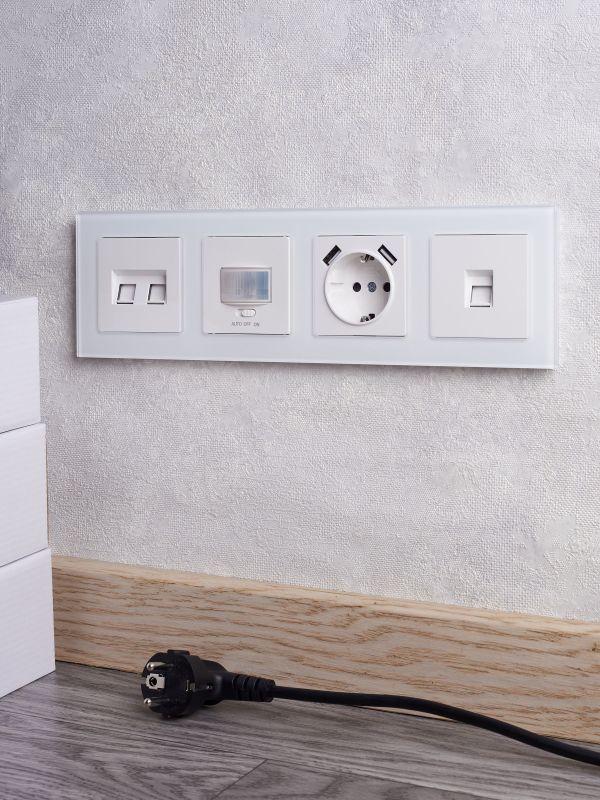  Рамка 4-м BRITE РУ-4-2-Бр стекло бел. матов. IEK BR-M42-G-31-K01 фото в каталоге от BTSprom.by