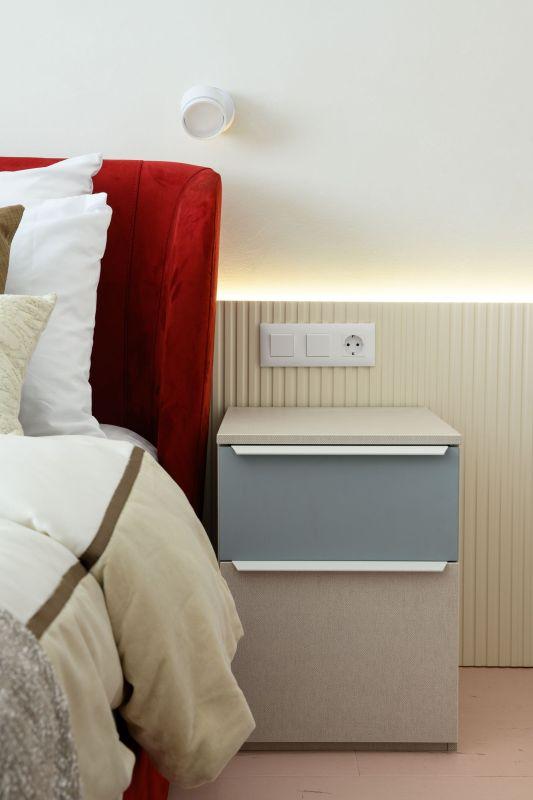  Выключатель проходной 1-кл. SKANDY 10А SK-V02W арктич. бел. IEK SK-V12-0-10-K01 фото в каталоге от BTSprom.by