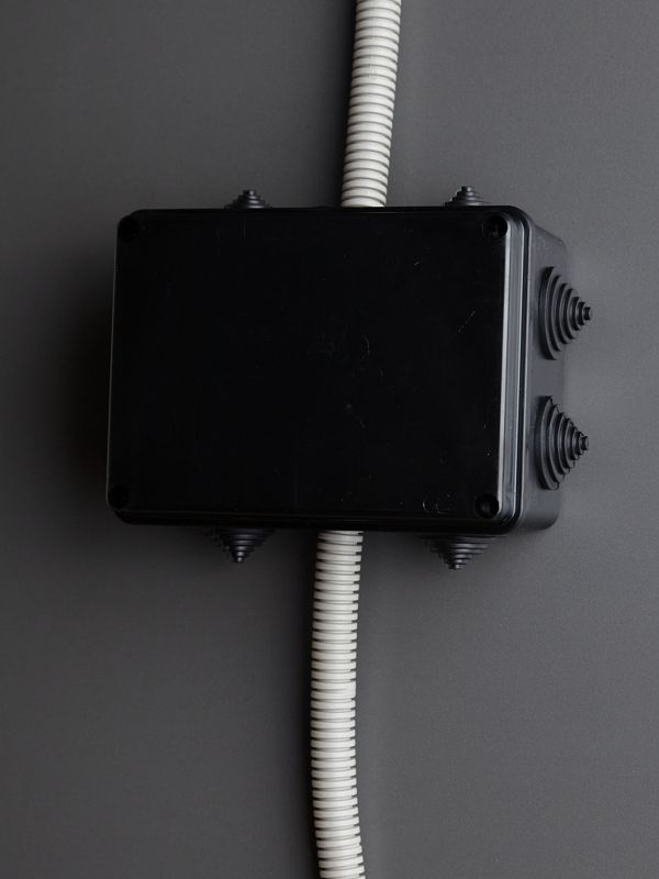  Коробка распаячная ОП 150х110х70 IP55 КМ41242 10 гермовводов черн. IEK UKO11-150-110-070-K02-55 фото в каталоге от BTSprom.by