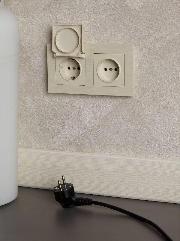  Рамка 2-м BRITE РУ-2-Бр беж. рифленый IEK BR-M22-51-K10 фото в каталоге от BTSprom.by