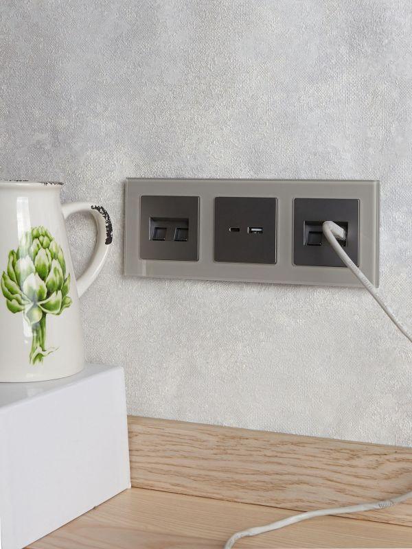  Розетка BRITE USB A+C 18Вт РЮ11-1-БрС механизм сталь IEK BR-U22-018-K46 фото в каталоге от BTSprom.by