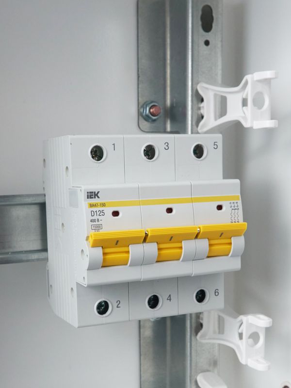  Выключатель автоматический модульный 3п D 125А 15кА ВА47-150 KARAT IEK MVA50-3-125-D фото в каталоге от BTSprom.by