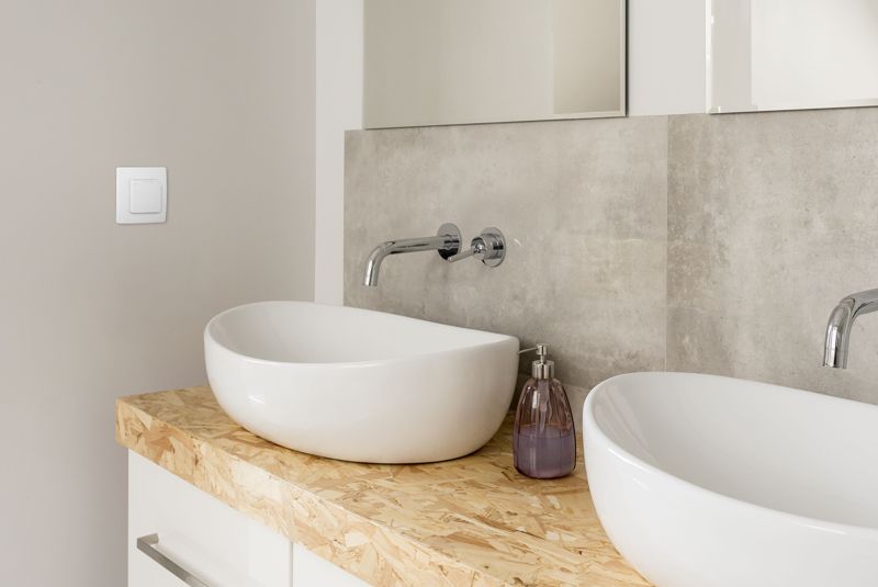  Розетка 1-м Etika 16А IP44 250В с заземл. защ. шторки с крышкой безвинтов. зажимы бел. IEK 672226 фото в каталоге от BTSprom.by