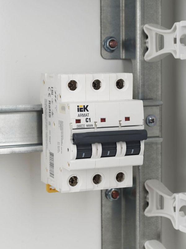  Выключатель автоматический модульный 3п C 1А M06N ARMAT IEK AR-M06N-3-C001 фото в каталоге от BTSprom.by