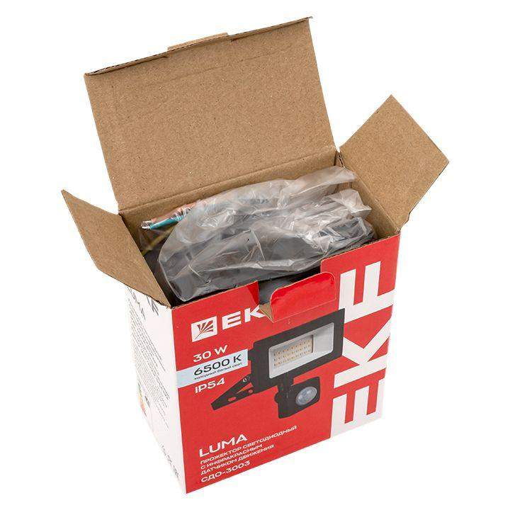  Прожектор светодиодный СДО-3003 30Вт 6500К IP54 с инфракрасным датчиком движения EKF FLL-3003-30D-6500 фото в каталоге от BTSprom.by