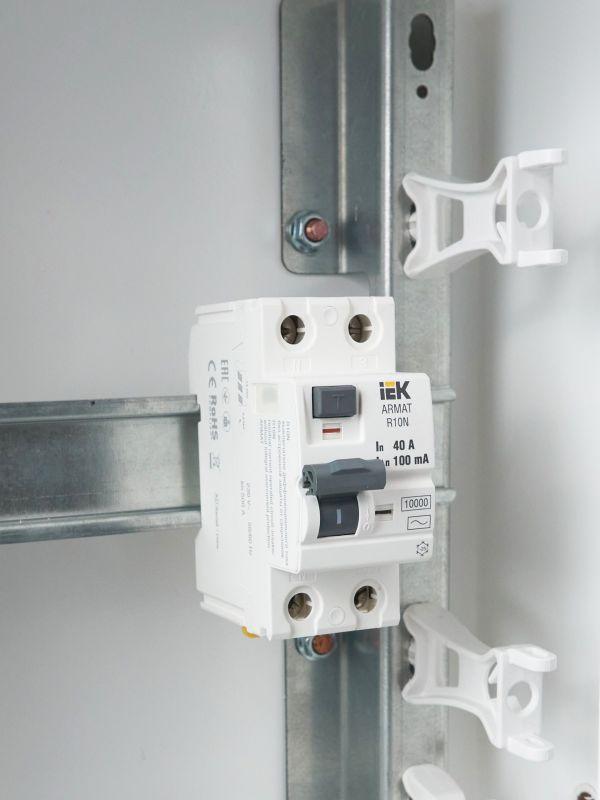  Выключатель дифференциального тока (УЗО) 2п 40А 100мА тип AC ВДТ R10N ARMAT IEK AR-R10N-2-040C100 фото в каталоге от BTSprom.by