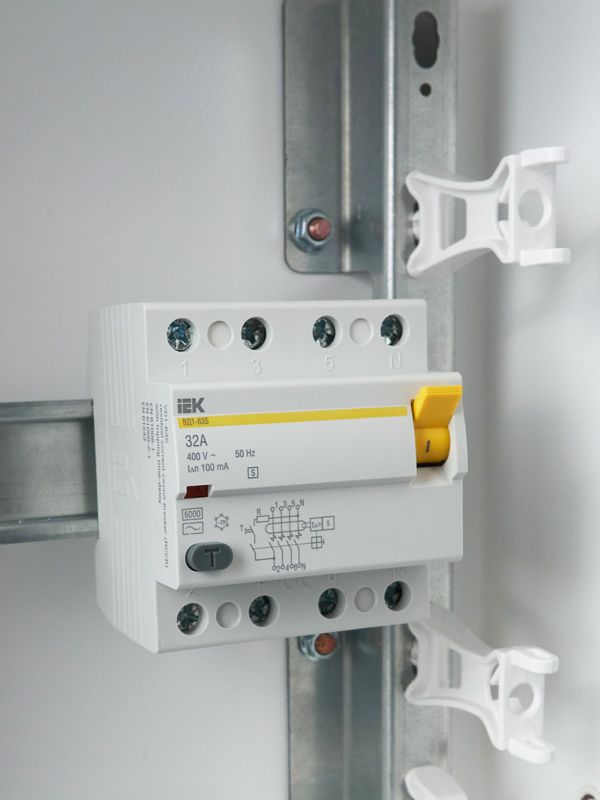  Выключатель дифференциального тока (УЗО) 4п 32А 100мА тип AC ВД1-63S KARAT IEK MDV12-4-032-100 фото в каталоге от BTSprom.by