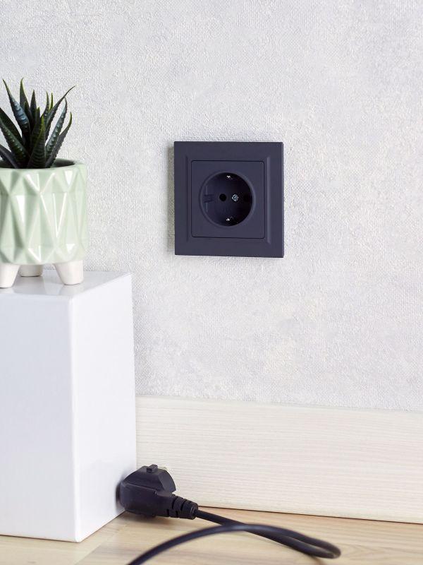  Розетка 1-м СП BRITE РС14-1-0-БрГ 16А с заземл. защ. шторки механизм графит IEK BR-R14-16-K53 фото в каталоге от BTSprom.by