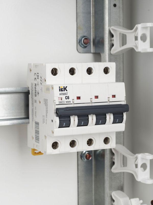  Выключатель автоматический модульный 4п C 6А M06N ARMAT IEK AR-M06N-4-C006 фото в каталоге от BTSprom.by