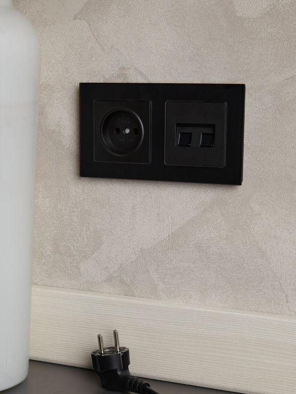  Рамка 2-м BRITE РУ-2-2-Бр стекло черн. матов. IEK BR-M22-G-31-K02 фото в каталоге от BTSprom.by