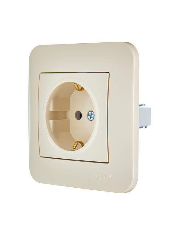  Розетка 1-м СП ASTI 16А IP20 с заземл. защ. шторки термопласт в сборе крем. LEZARD 7081-0303-124B фото в каталоге от BTSprom.by