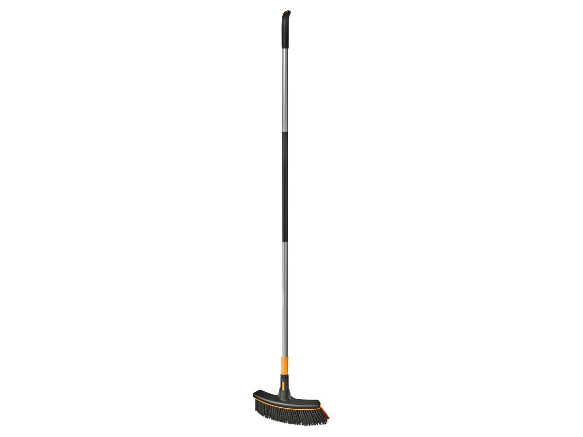 метла эргономичная fiskars 1077115 от BTSprom.by