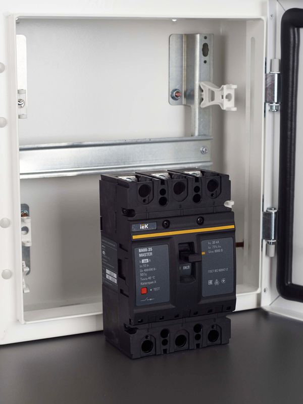  Выключатель автоматический 3п 250А 35кА ВА88-35 MASTER IEK SVA30-3-0250-02 фото в каталоге от BTSprom.by
