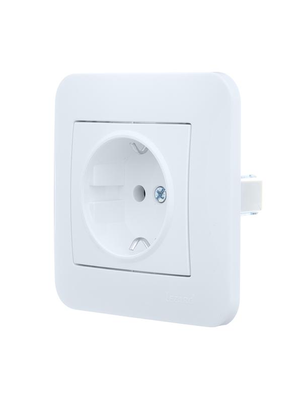  Розетка 1-м СП ASTI 16А IP20 с заземл. термопласт в сборе бел. LEZARD 7081-0202-122B фото в каталоге от BTSprom.by