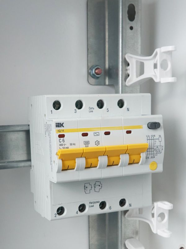  Выключатель автоматический дифференциального тока 4п C 6А 10мА тип AC 4.5кА АД-14 KARAT IEK MAD10-4-006-C-010 фото в каталоге от BTSprom.by
