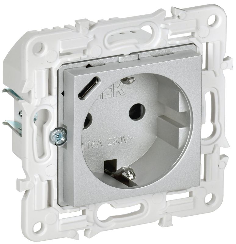 розетка skandy 18вт 16а с заземл. защ. шторки с usb c sk-r17s серебр. iek sk-r14-16-u14-018-k23 от BTSprom.by