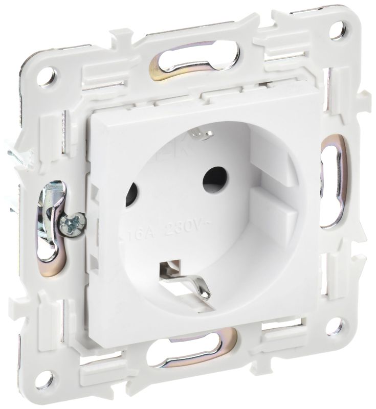 розетка skandy 16а с заземл. защ. шторки sk-r04w арктич. бел. iek sk-r14-16-k01 от BTSprom.by