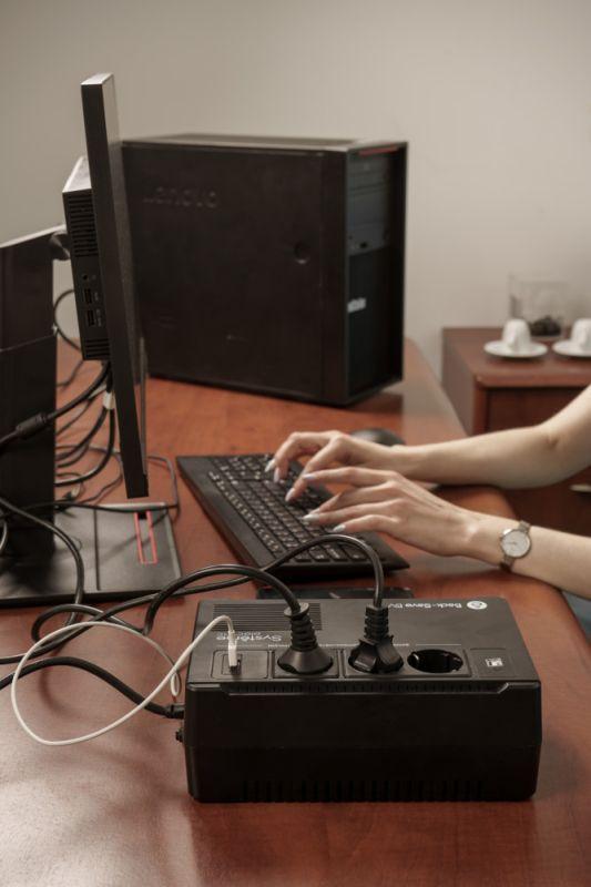  Источник бесперебойного питания Back-Save BV SE 600В.А AVR 3 Schuko 230В 1 USB-A SE BVSE600RS фото в каталоге от BTSprom.by