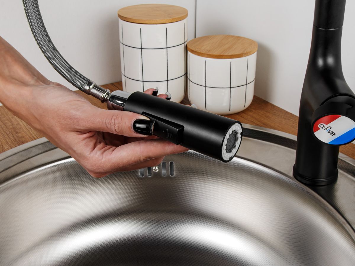  Смеситель для кухни (Lt) D35, серия Lotus черный, a-five (J-излив: длина 208 мм, высота 285 мм, вытягивающийся двухрежимный) A5-0625 фото в каталоге от BTSprom.by