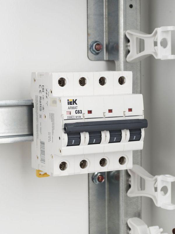  Выключатель автоматический модульный 4п C 63А M10N ARMAT IEK AR-M10N-4-C063 фото в каталоге от BTSprom.by