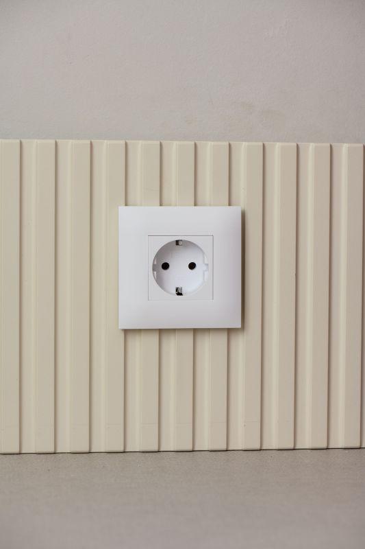  Розетка SKANDY 16А с заземл. без защ. шторок SK-R05W арктич. бел. IEK SK-R11-16-K01 фото в каталоге от BTSprom.by